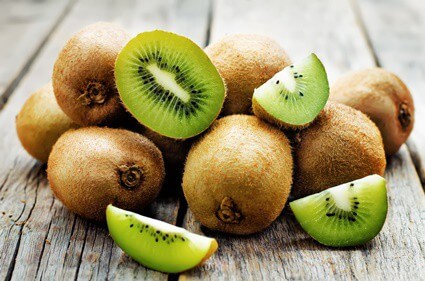 Können Papageien Kiwi -Früchte essen?? (Fleisch, Samen, Haut + Saft)